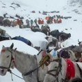 Stotine planinara zarobljeno na Mont Everestu u nanosima snega