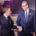 "Na drugom kraju sveta, sa prijateljem" Vučić objavio fotografije sa Makronom iz Indije: "Razgovarali smo o ulozi Srbije i…