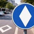 Novi saobraćajni znak zbunjuje vozače širom Evrope: Mnogi ne znaju šta znači, a kazne idu i do 200 evra