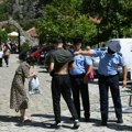 Vernici na slavi manastira kod Prizrena: Kosovska policija pretresala svakog na ulazu u portu