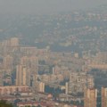 Građani Sarajeva od jutros udišu zagađen vazduh: vetar doneo dim s okolnih požarišta