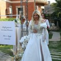 (Foto) Evo koja pevačica zabavlja svatove Dee Đurđević. Nedavno prošla kroz pakao, muž je dopratio: To je bila mladina želja…