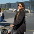Nadica Ademov sletela u Beograd, a suprug je sačekao u besnoj mašini: Pevačica zapevala čim ga je ugledala
