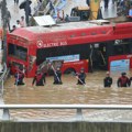 Drama u južnoj Koreji: Spasioci izvukli sedam tela iz poplavljenog tunela u kojem su bila vozila: Broj mrtvih porastao na 33…