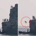 Jeziv snimak skoka devojke sa stene u CG! Izgubila balans, pa pala u vodu sa velike visine - ljudi u šoku posmatrali!