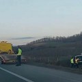 Kilometarska kolona na ulazu u Beograd! Težak lančani sudar, auto sleteo sa puta (VIDEO)