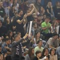 Vrela atmosfera u odbojkaškom derbiju: Evo kako navijači Partizana reaguju na svaki poen svog tima