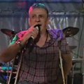 (Video) Folker je ceo život proveo na štakama: Sad isplivao snimak sa njegovog nastupa: Peva ispod šatora, sve vreme sedi na…