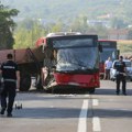 Jedna osoba mrtva, više njih životno ugroženo: 15 povređenih u stravičnom udesu kamiona i GSP autobusa