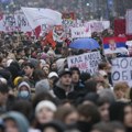 Da li je ovo jedno od najvećih okupljanja ikad: Pogledajte kolonu ljudi koja je danas išla na Ušće (VIDEO)