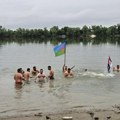 Đurđevdan: Romi iz Sremske Mitrovice tradicionalno proslavili praznik kupanjem u Savi