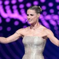 "Ljubav bez patnje": Skrivena poruka na telu voditeljke na sceni Evrovizije 2025. koju je malo ko primetio: Evo šta je time…