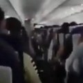 (Video) Deca plaču, krici odjekuju avionom! Neviđena drama na nebu: Letelica upala u apokaliptičnu oluju, putnici odjednom…