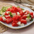 Recept dana: Letnja salata od lubenice, avokada i feta sira