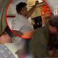 "Je**m li ti mater, sedi dole" Isplivao novi snimak haosa u avionu: Naš čovek oborio muškarca koji je pretio da će dići sve u…