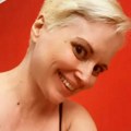 Urnisali maju Nikolić zbog bezobrazne! Fotografije sa detetom! Pevačica izbacila grudi u prvi plan, a pored nje devojčica: Bar…
