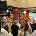 Prve fotografije mlade i mladoženje Uroš Živković sa Jovanom stigao na venčanje, pogledajte tu venčanicu! (Foto)