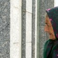 Srbin preminuo mlad, ponašanje majke razbesnelo: "Kad krene da kuka po groblju, dođe mi da udaram glavom o spomenik"