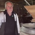 „OVDE NEMA STRUJE, SVE POKREĆE VODA“ Deda Mija obnovio porodičnu vodenicu staru više od jednog veka: „Kada čovek hoće, sve…