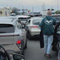 AMSS: Na Batrovcima se od jutros čeka oko četiri sata, kolovozi mestimično mokri