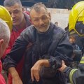 (Foto) Neko je ostavio otvoren šaht nasred staze za slepe u Aleksincu! Saša upao u rupu, hitno prebačen u bolnicu