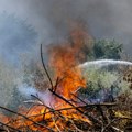 Bukti požar u Severnoj Makedoniji: Vatrenu stihiju gase i iz aviona, vetar otažava posao vatrogascima
