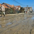 Žitelji Krnjače kažu da svakodnevno rizikuju živote pri izlasku iz kuća zbog radova na izgradnji kanalizacione mreže