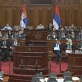 UŽIVO: Poslanici i budući ministri provode Prvi maj u Skupštini, manji incident izazvao Novaković (FOTO/VIDEO)