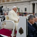 Zaposleni u vatikani nezadovoljni Žale se na sve i svašta, administracija pape Franje tretira ih kao "robu"