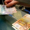 Srednji kurs dinara za evro danas 117,1452 dinara, za dolar 112,208 dinara