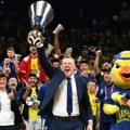 Hiljade navijača Fenerbahčea dočekalo nove prvake Evrope na istanbulskom aerodromu