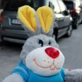 Cela Srbija se digla na noge da nađe mališana koji letuje sa roditeljima: "Ako si u Grčkoj, evo gde je tvoj zeka"