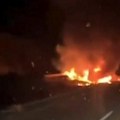 Uznemirujuće! Isplivao snimak napravljen odmah nakon žotine nesreće: Ogroman plamen progutao automobil, strašni prizori kraj…