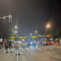 „Kad se GSP priključi blokadi!“: Video sa barikada na Novom Beogradu „otkriva“ gde su završili autobusi povučeni s ulica…