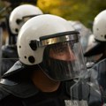 Dačić: Jedan policajac povređen, 18 demonstranata uhapšeno u sinoćnim neredima