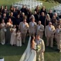 Pijana mladina sestra napravila haos na venčanju Namestila se za fotografisanje sa mladencima, a onda - šok i neverica! (video)…