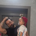 Iz kačketa viri čuperak: Tata Ognjen Amidžić pokazao šik stajling sina Peruna: Kreće nova faza u njegovom životu