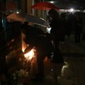 Sveće i cveće ispred Filozofskog fakulteta: Građani, profesori i studenti odali poštu stradaloj studentkinji