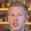 "Пребацују милијарде у Уругвај и Емирате, пакују децу и беже" Петер Мађар изнео озбиљне оптужбе на рачун милионера блиских…