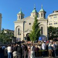 (Foto, video) nepregledna kolona vernika u srcu Beograda: Pojas Presvete Bogorodice stigao u Vaznesenjsku crkvu: Patrijarh se…
