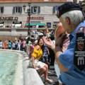 Snimak iz Rima obišao svet: Ušla u Fontanu di Trevi, a njen odgovor na kritike zapalio internet VIDEO