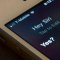 Apple zabranio ljubav sa robotima: Nova Siri AI vam nikada neće biti devojka