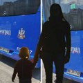 "Hajde, bre, ulazi sa tim detetom": Vozač na liniji 50 zaustavio autobus van stajališta, pa vikao na ženu sa detetom