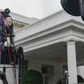 Tramp zabranio CNN-u i MS NOW-u pristup Beloj kući, novinarima oduzete propusnice