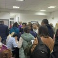 Više od 7.000 potpisa sakupili za par sati: Koalicija „Aleksandar Vučić – Vojvodina ne sme da stane” prva predala…