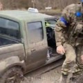 Rusi prekinuli “koridor života”: Do Avdijevke se može doći samo kroz močvaru i blato! (video)