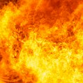 Bukti požar na Voždovcu Crni dim prekrio nebo, vatrogasci na licu mesta! (video)