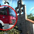 Požar u velikoj srpskoj svetinji: Vatra zahvatila unutrašnjost crkve Svete Petke u Budvi, vatrogasne ekipe na terenu
