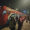 KOMEMORATIVNIM SKUPOM NA ŽELEZNIČKOJ STANICI VALJEVCI OBELEŽILI 11 MESECI OD TRAGEDIJE U NOVOM SADU