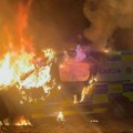 Nemiri u Dablinu, spaljeno policijsko vozilo tokom protesta protiv migranata